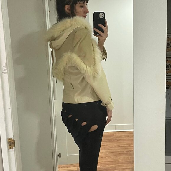 Vintage real leather and fur pearl coloured jacket. - Picture 8 of 9